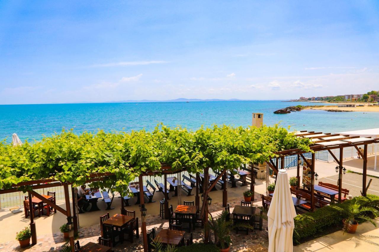 Petrov Family Hotel Nesebar Exteriör bild