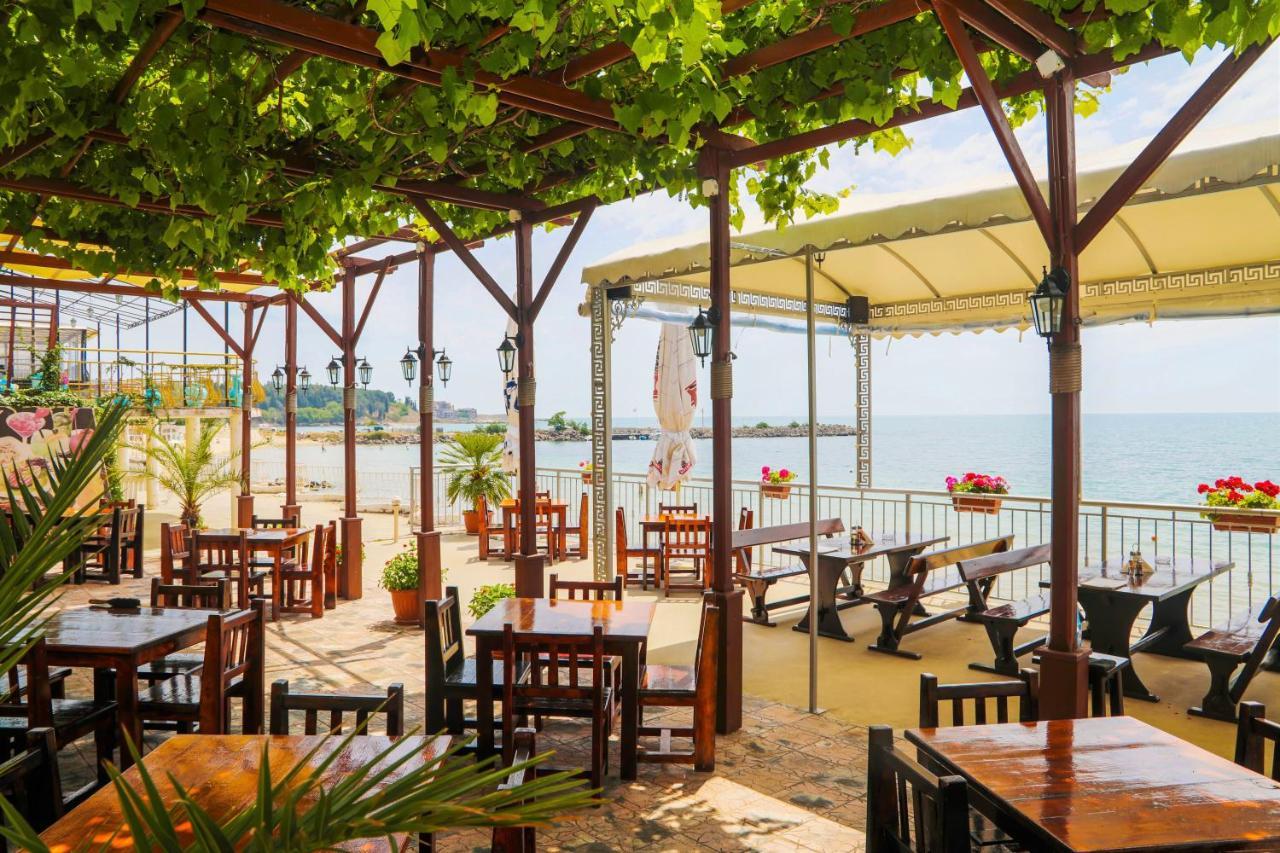 Petrov Family Hotel Nesebar Exteriör bild