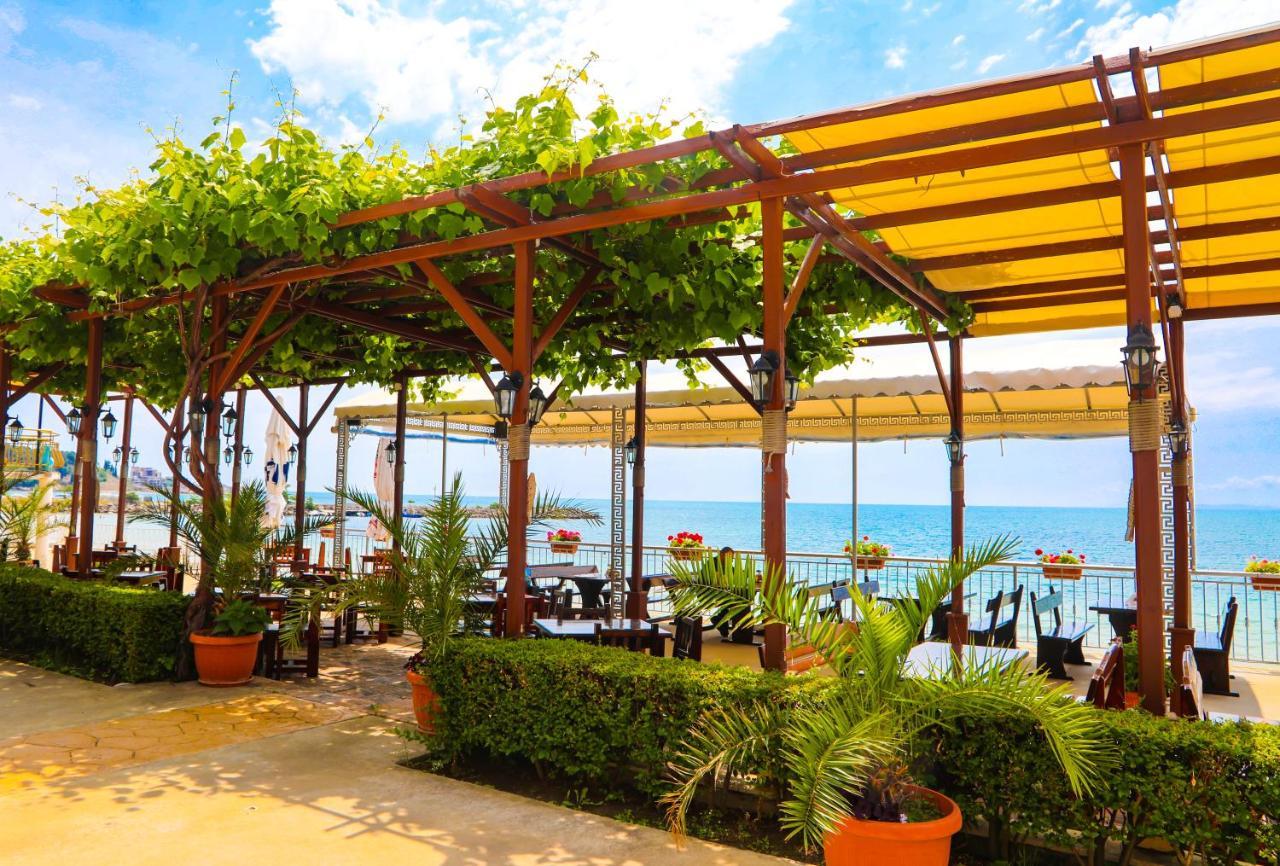 Petrov Family Hotel Nesebar Exteriör bild