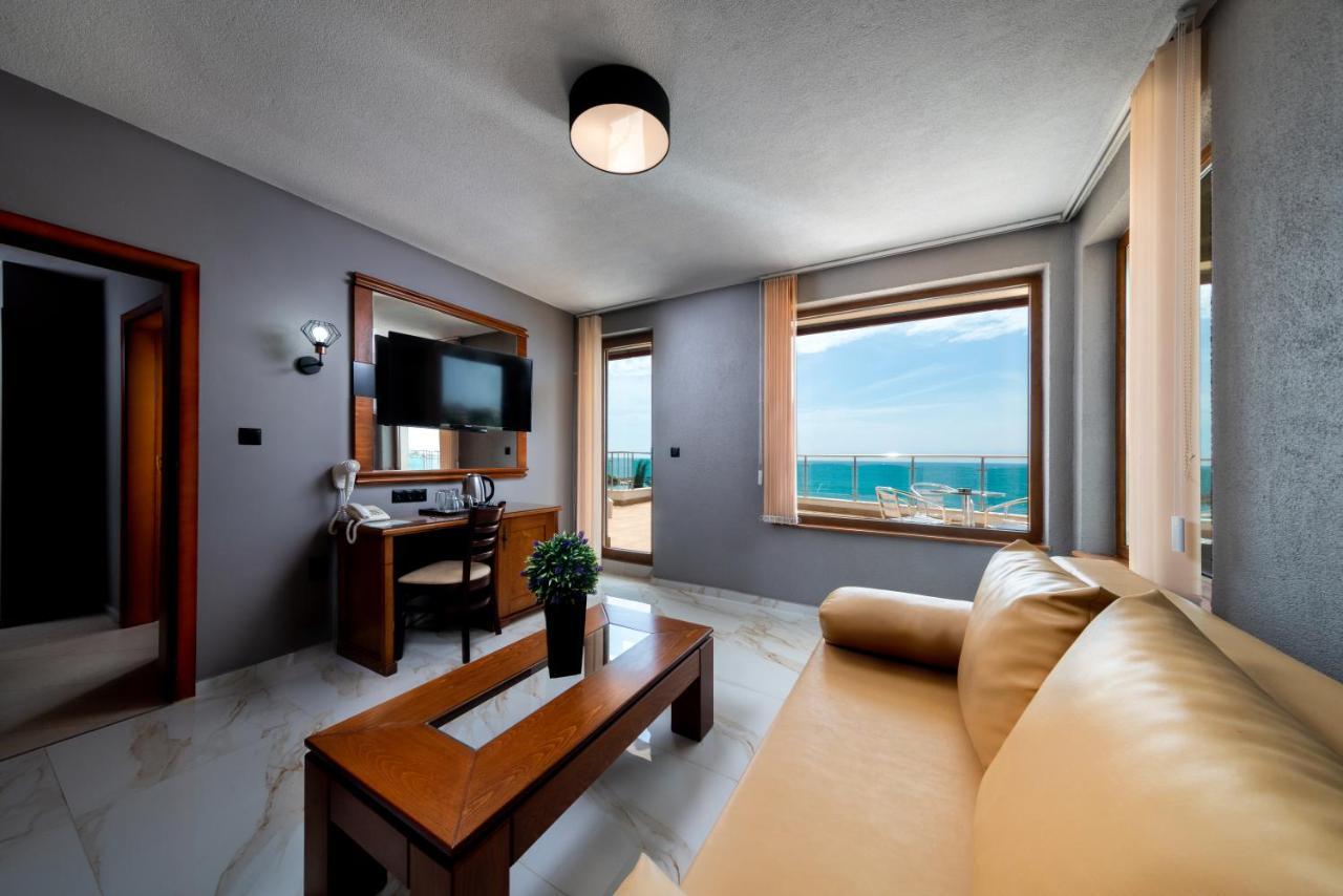 Petrov Family Hotel Nesebar Exteriör bild