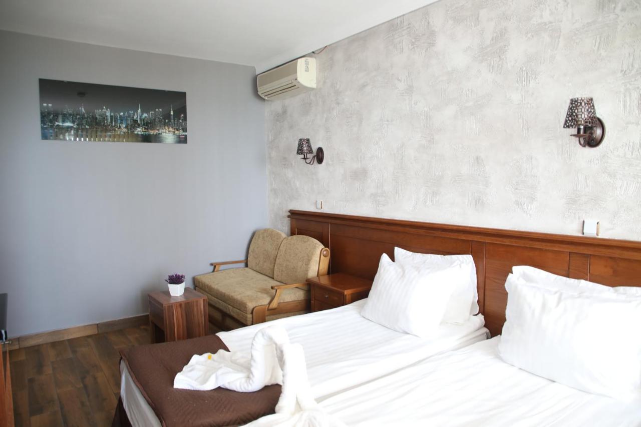 Petrov Family Hotel Nesebar Exteriör bild