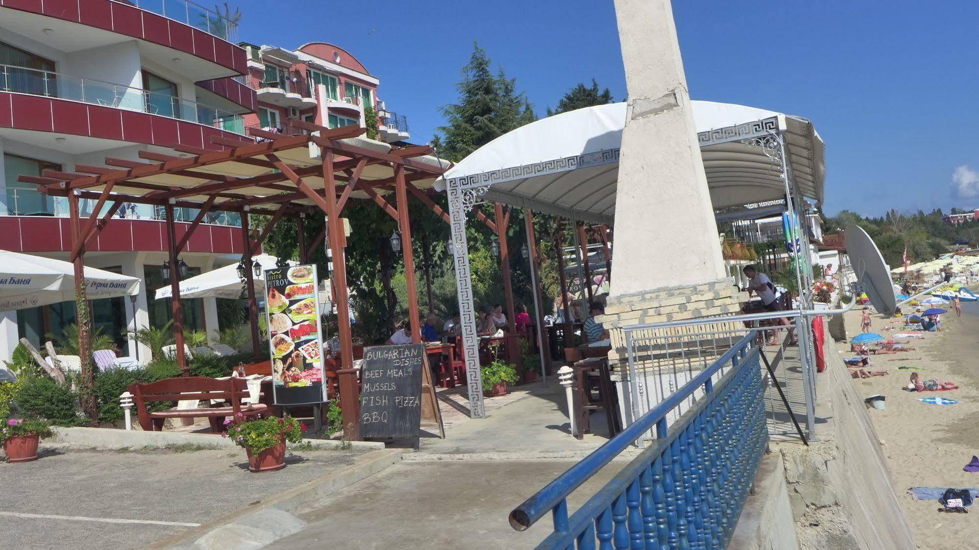 Petrov Family Hotel Nesebar Exteriör bild