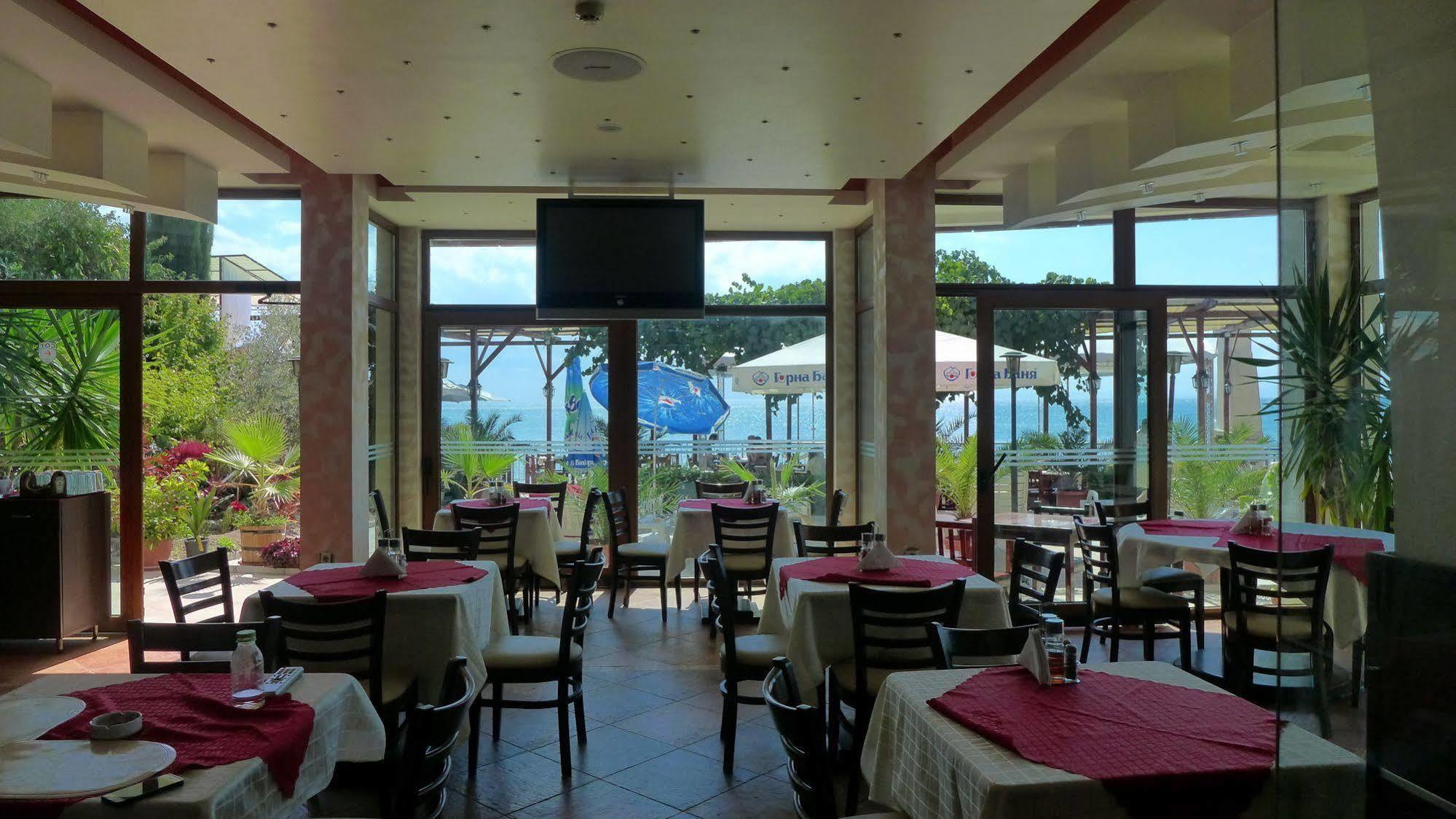 Petrov Family Hotel Nesebar Exteriör bild