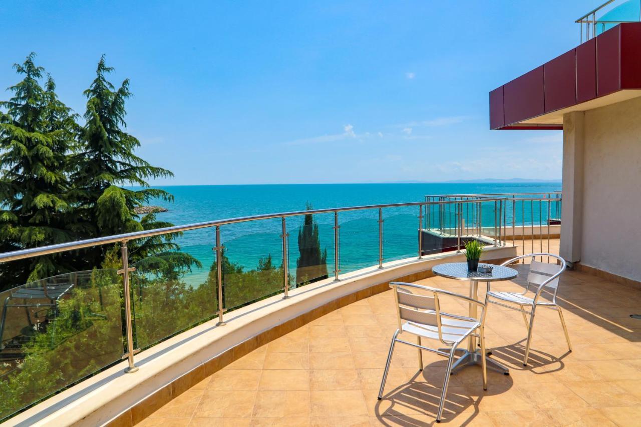 Petrov Family Hotel Nesebar Exteriör bild